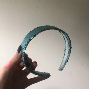 Gulligt hårband  - Fint skick, priset är inkl frakt