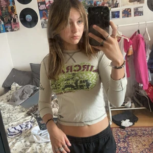 Babytee - En babytee med trekvartslånga ärmar😇 aaassnygg men lite liten på mig med S/M😎😎