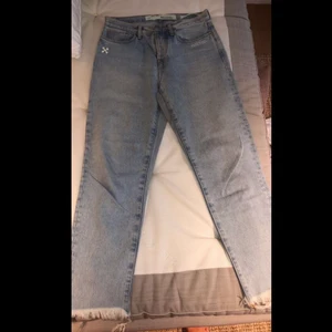  offwhite jeans! - Söljer mina skitsnygga Size 29 då dem har blivit lite stora för mig..