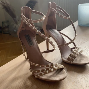 Klackskor från Steve madden - Storlek 39, använda 2 gånger på en bal 