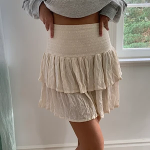 Volang kjol - Superfin och somrig kjol köpt på zalando! 150 kr+frakt men kan även mötas upp😇