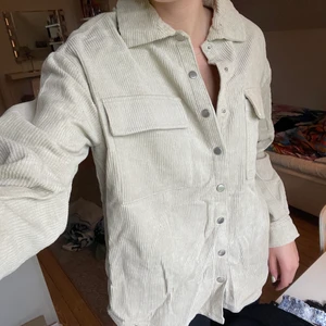 Machesterskjorta - Manchesterskjorta från NAKD, kan även användas som jacka! Strl 36.