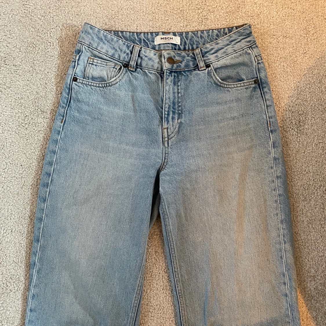 Mid/Low waisted jeans