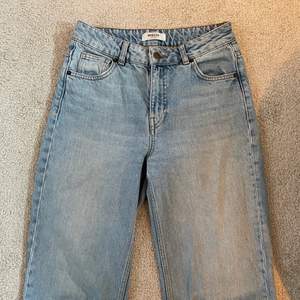 Mid/low waisted jeans från MSCH Copenhagen ordinarie pris 1000 kr funkar även för storlek S