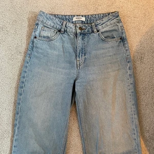 Mid/Low waisted jeans  - Mid/low waisted jeans från MSCH Copenhagen ordinarie pris 1000 kr funkar även för storlek S