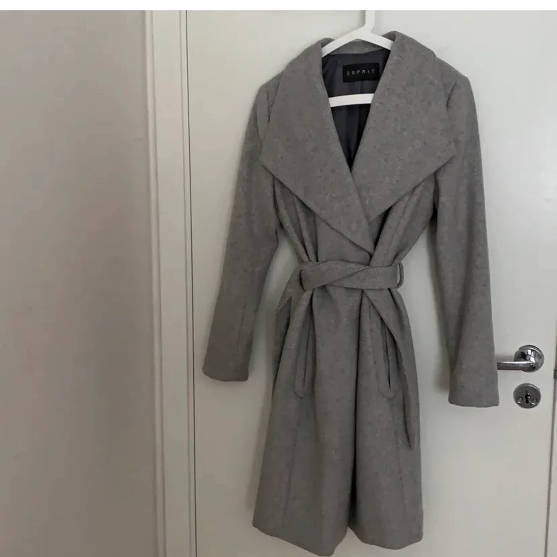 Esprit grå kappa storlek 34 - 91
