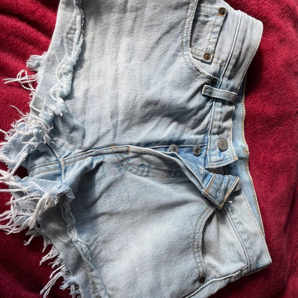 W25 Levi’s shorts / lovely to wear in the summer or why not during winter days with some cool tights underneath! . Shorts.