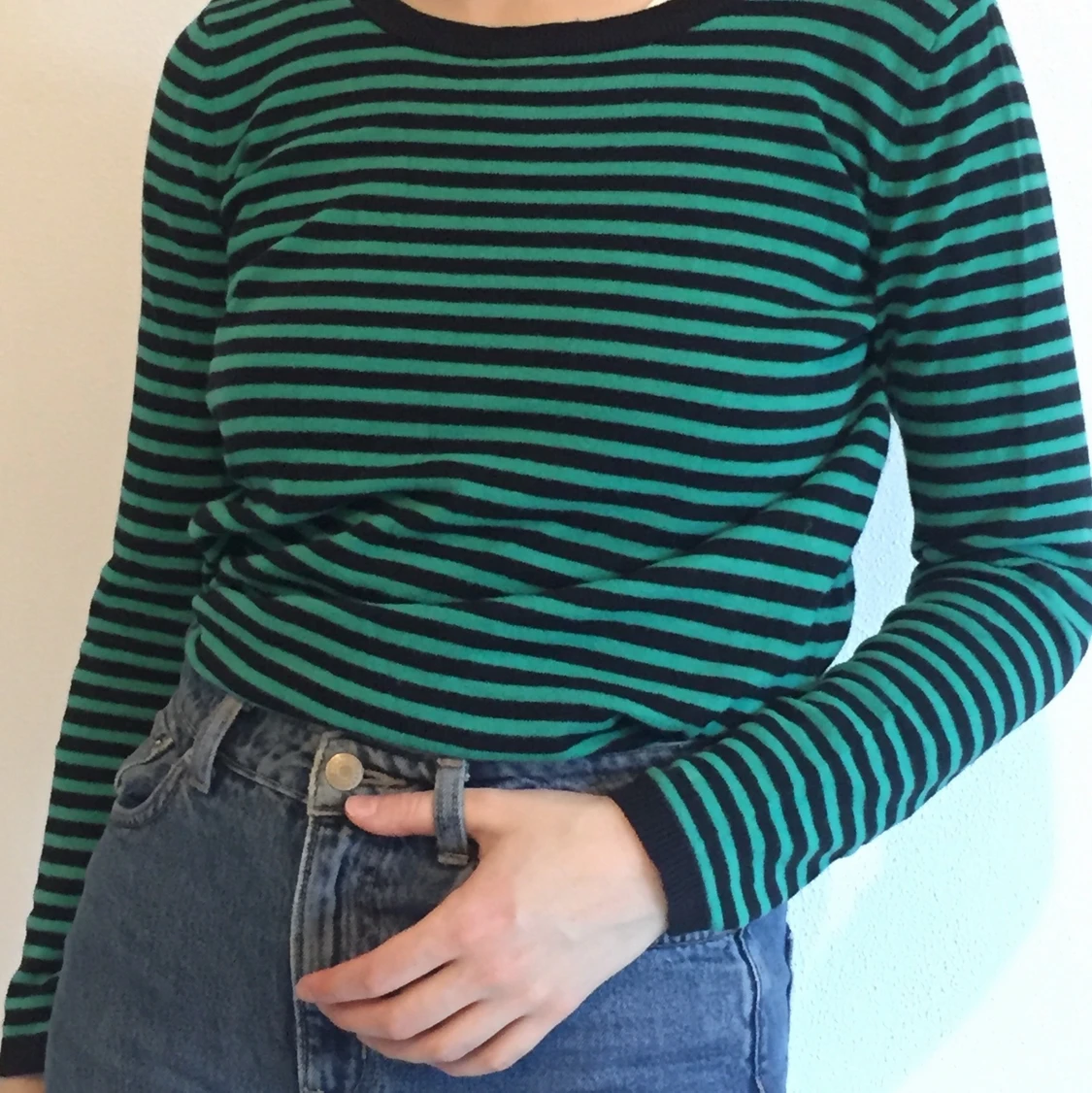 stickad randig tröja