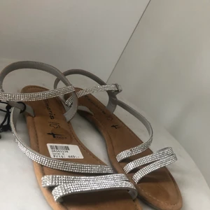 Sandaler - Sandaler med diamanter som detalj 