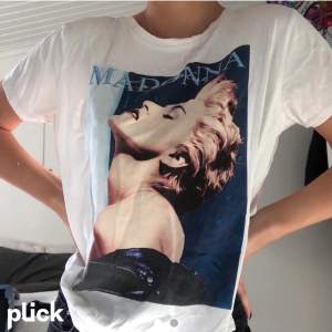 T-shirt från H&M med tryck på Madonna.