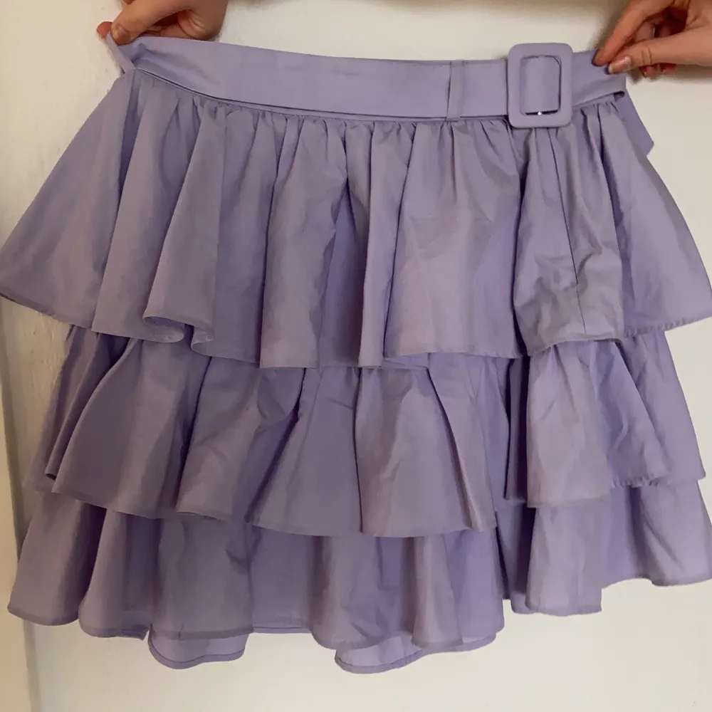 Fin kjol från zara i st M som kommer med bälte så midjan går att justera (bältet är borttagbart)💖. Kjolar.
