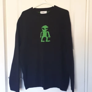 Weekday tröja - 👽Stickad tröja från Weekday som knappt är använd. Väldigt bra skick. Strlk M, men är oversized i sin utformning. 👽
