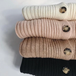 Tröja - Har den i flera färger ( brun, grön , blå) passar alla storlekar 