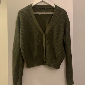 Kofta lager 157 - Riktigt fin grön färg, så skön!