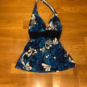 halter top - alldeles ny halter top. den är i baddräkts material. super bra till sommaren eller semester 