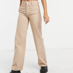 beiga jeans - Säljer dessa snygga beiga byxorna från Monki i storleken 26! Det är nästan oanvända tror bara jag använt de en gång därför säljer jag! Nypris 400kr säljer för 200kr. Kontakta mig privat för fler bilder eller om du vill köpa🤍