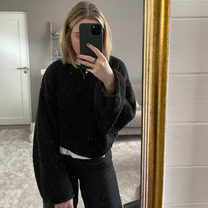 Svart stickad tröja  - Svart stickad tröja från nakd i väldigt bra skick🖤