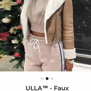 Snygg jacka helt ny  - Snygg jacka i beige fårskinn . Varm o skön storlek Small 