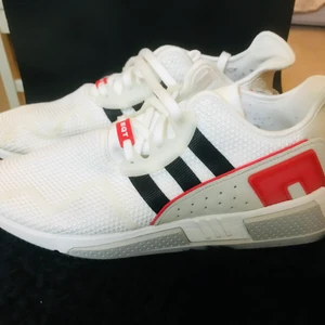 Adidas sneaker storlek 46 - Bra skick hela och tvättade