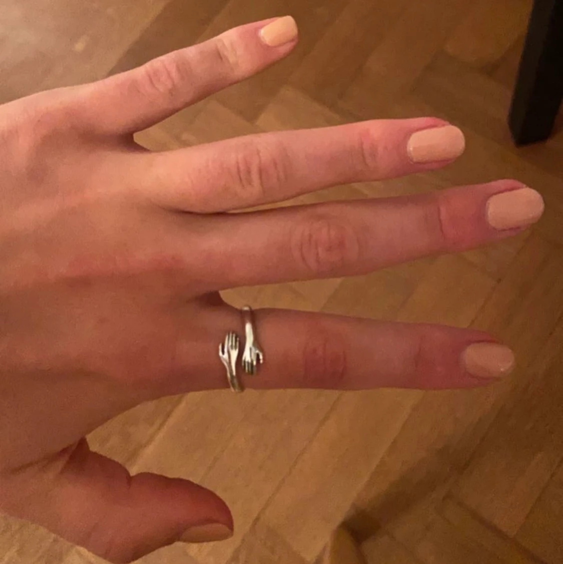 Silverring med händer  - 90