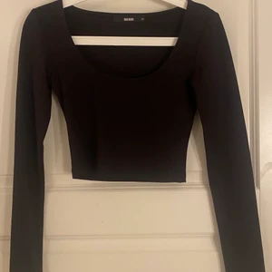 Långärmad topp - Från BikBok, aldrig använd - nyskick