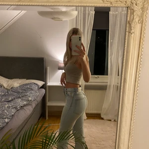 Weekday jeans - Säljer mina voyage jeans från weekday! Säljer för att dom är för små! Är i bra skick! Pris kan diskuteras💕