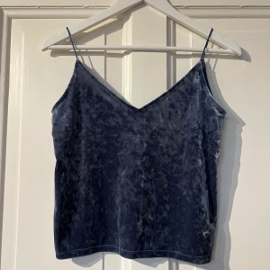 Fest linne - Olika linnen alla passar XS-S. I bra men använda skick. 25kr/st.