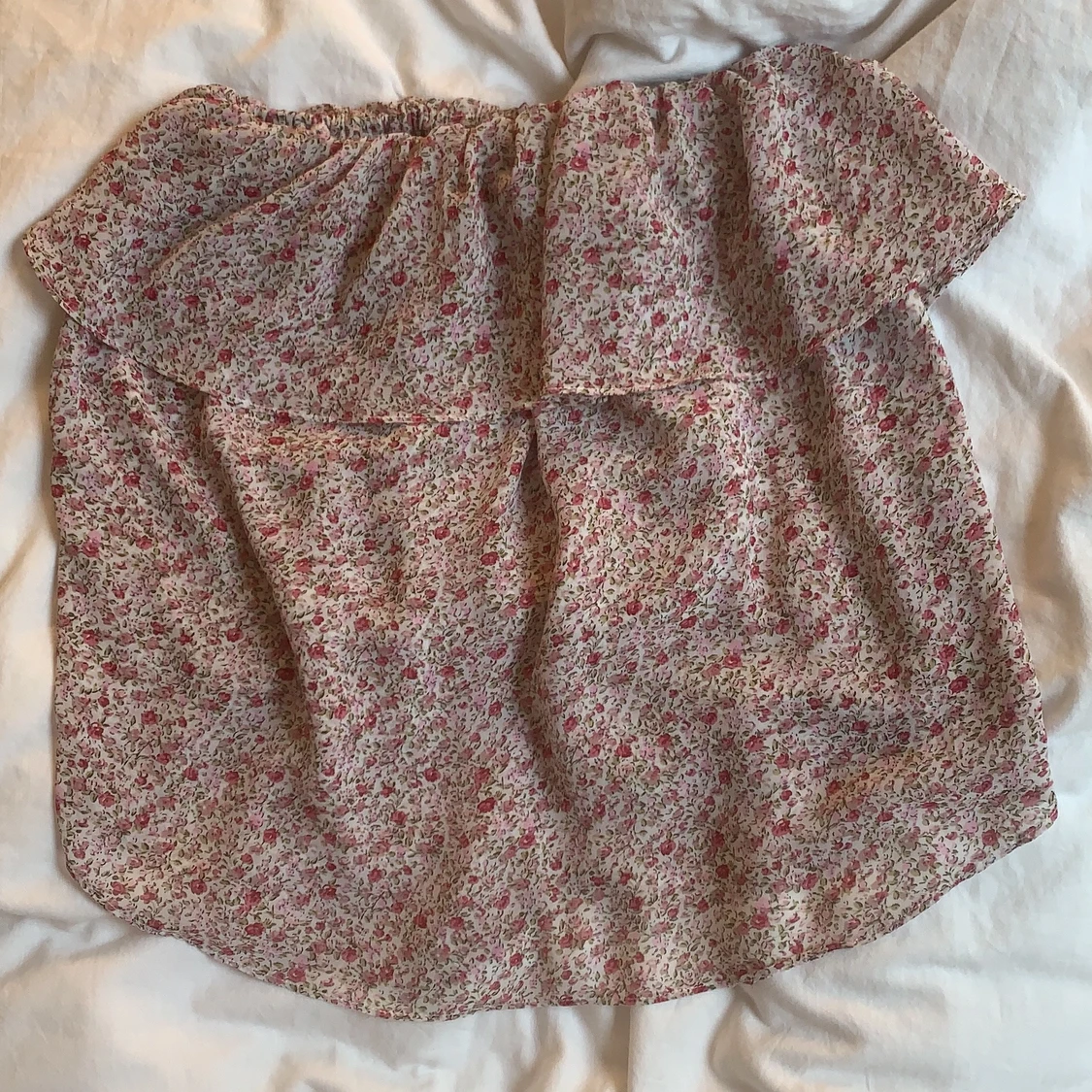 Blommig ärmlös blus strl xs - 90