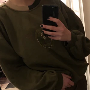 Swetshirt - Mysig Vintage tjocktröja. Köppt secondhand, men är bara använd ett fåtal gånger. 