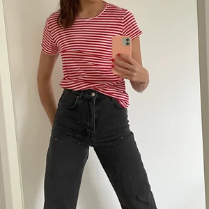 Randig tröja  - Randig t-shirt som endast är testad 2 gånger! Köparen står för frakten 