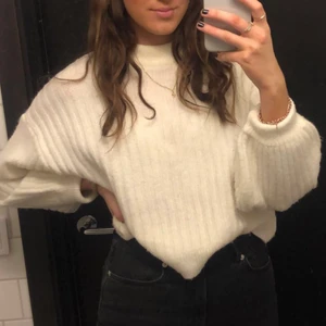 Stickad tröja - Tröja från Gina tricot i fint skick!! Storlek xs men passar s🥰🥰