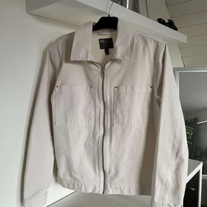 Overshirt från asos - Storlek L. Knappt använd.