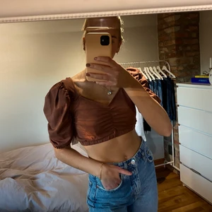 Topp - Säljer denna skit snygga bruna topp🔥🔥 i storlek 36, frakt tillkommer💞 prislapp finns kvar!