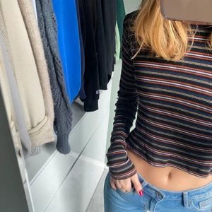 Kort långärmad - Säljer denna fina då den inte kommer till användning längre. Köpt från brandy melville och i superbra skick. Hör av er för fler frågor eller bilder🥰