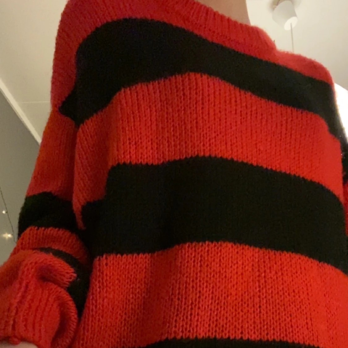 Svart röd randig sweatshirt  - 90