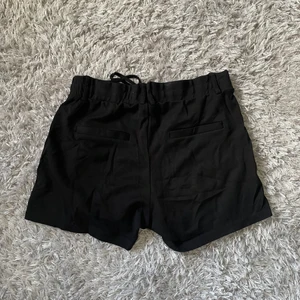 Shorts - Supersköna, svarta shorts från Ullared som är använda max 2 gånger. Köparen står för frakten☺️