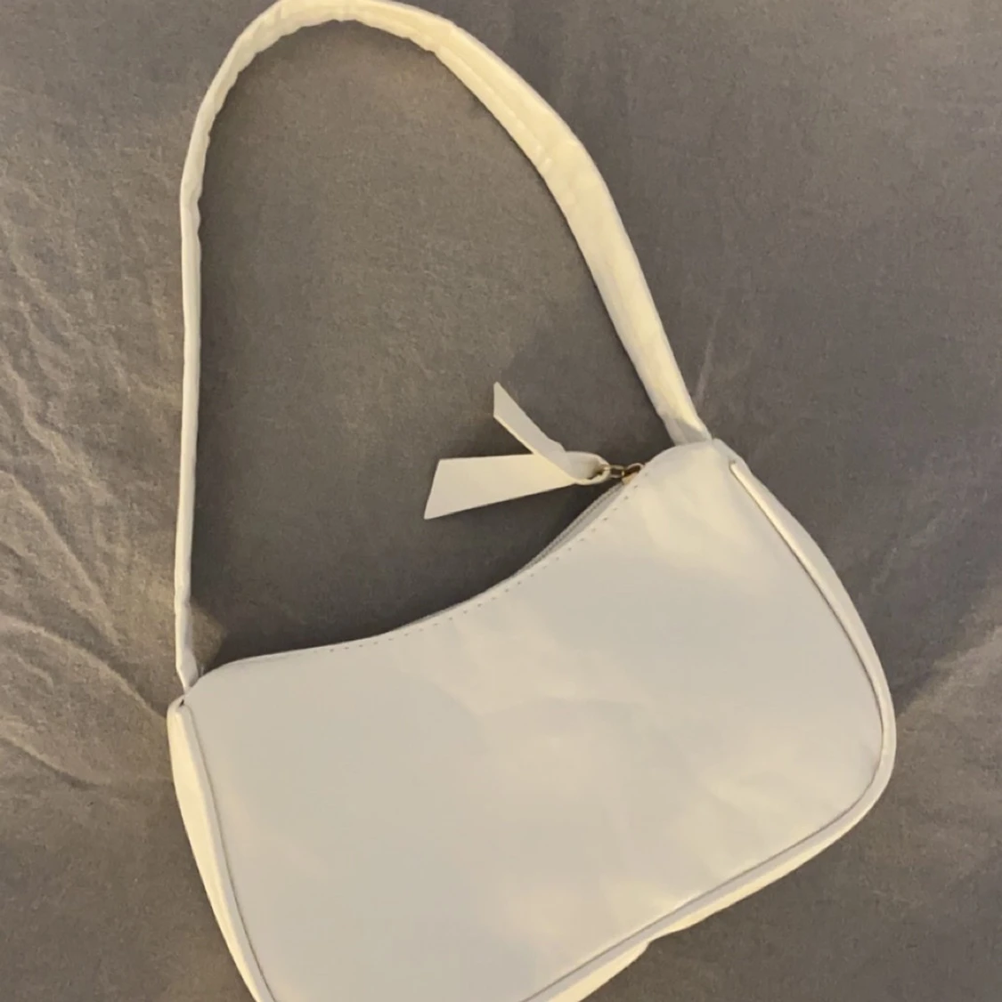 Vit rymlig handväska  - 90