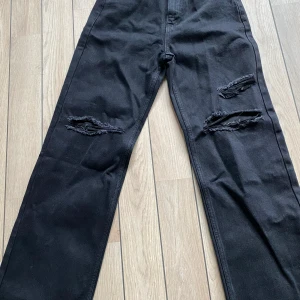 Jeans från SHEIN  - Helt nya jeans från SHEIN.. Dom är endast provade. Storlek S.