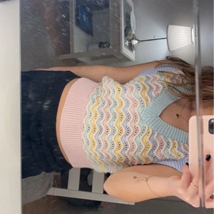 Stickad väst  - Super fin stickad väst från zara, använd ett fåtal gånger! Storlek xs. Säljes för 100kr+ frakt 