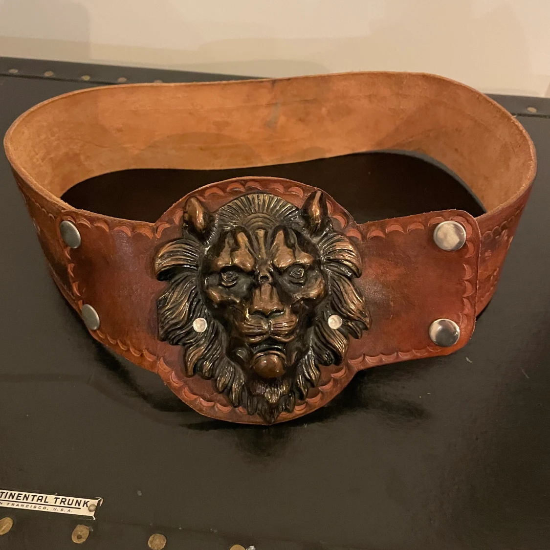 Snyggt brunt vintageskärp