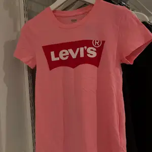 Rosa Levis tröja i storlek XXS. Aldrig använd! 