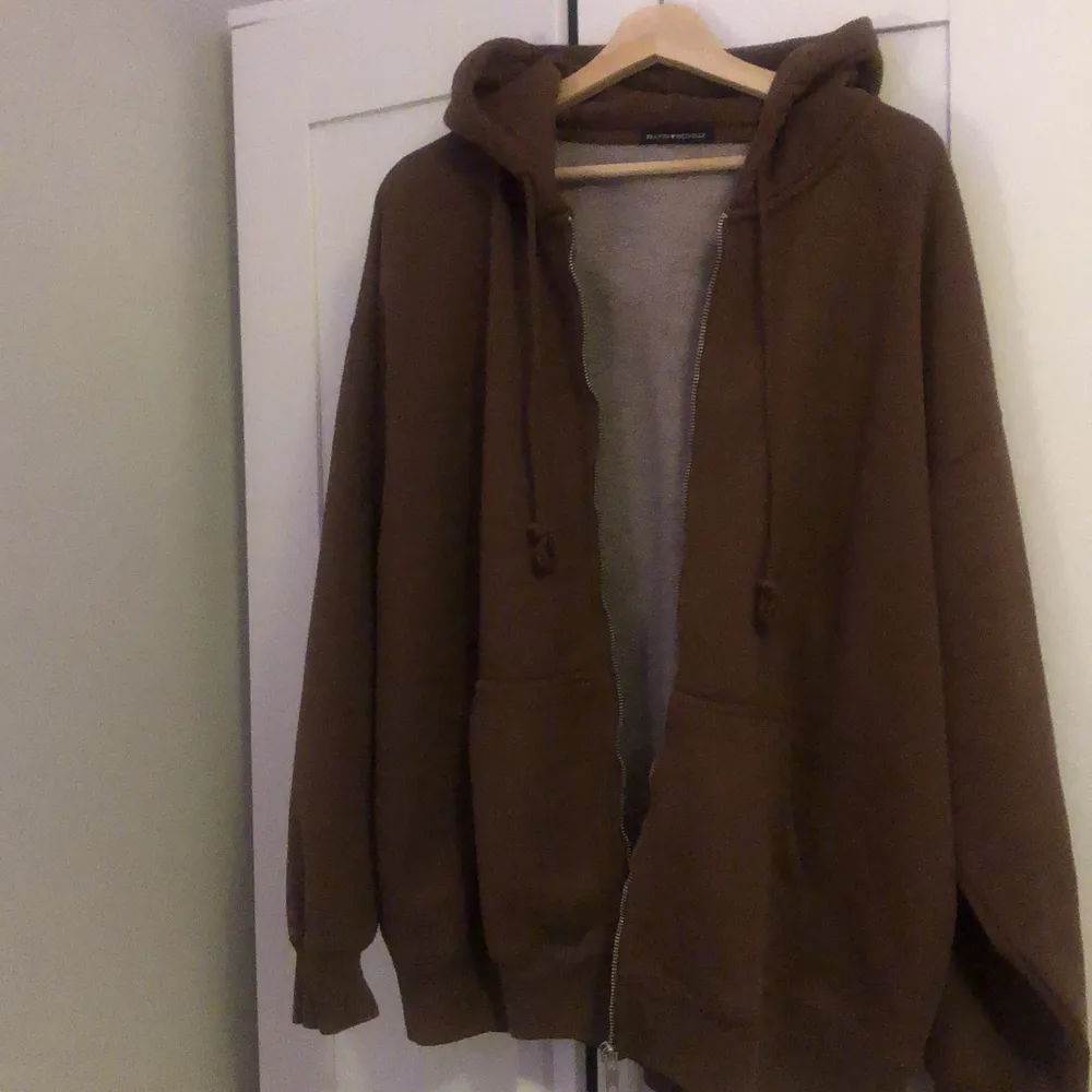 Brun oversize brandy Melville hoodie, har knappt använt (den är lite tung) . Tröjor & Koftor.