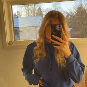 klarblå hoodie  - använd ett fåtal gånger💙💙 pm för frågor/fler bilder