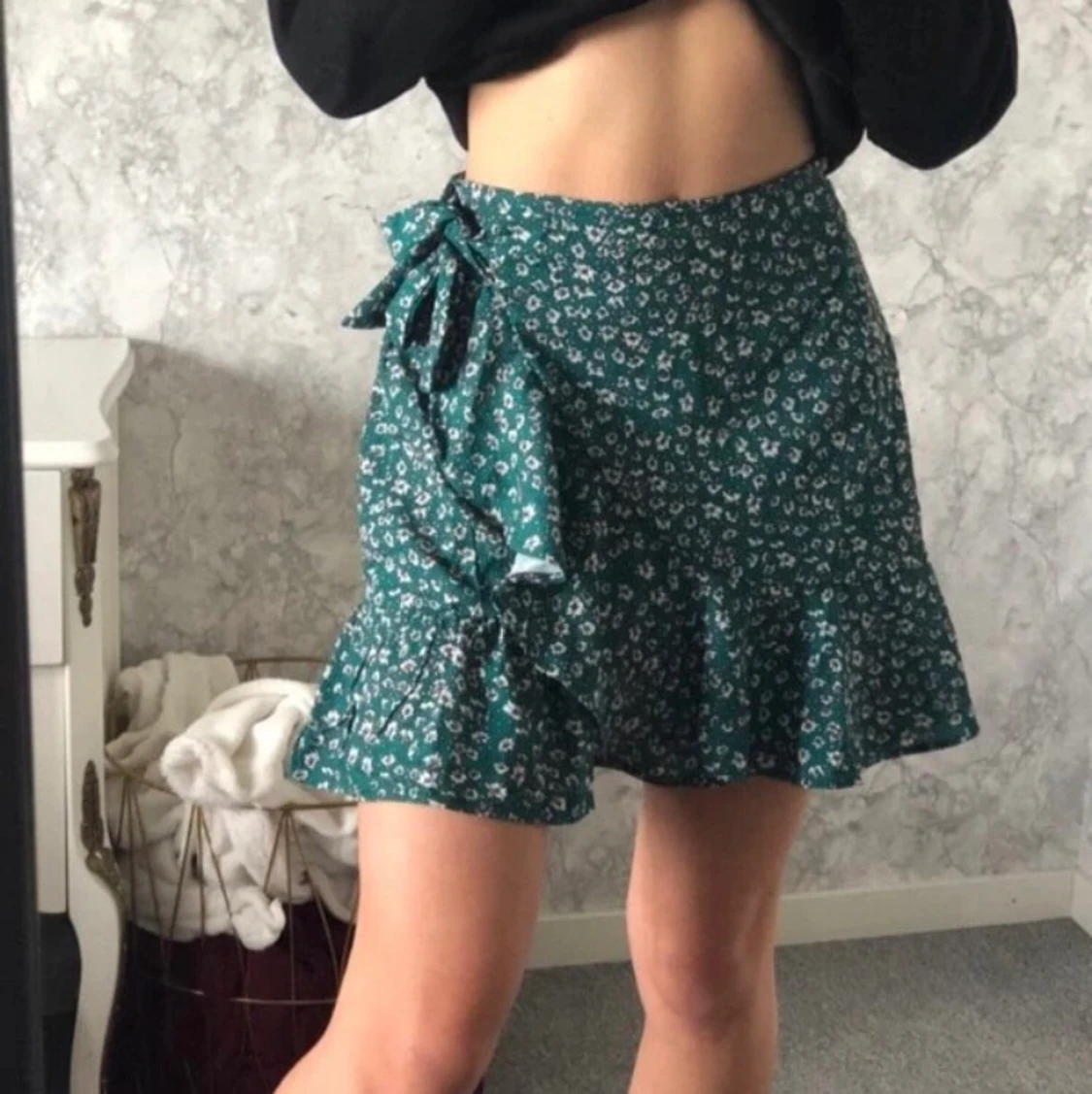 BLÅ kjol med volang 