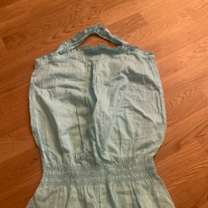 Super fint vintage linne - Super fint ljusblå lite 00 talet stil! Passar alla!