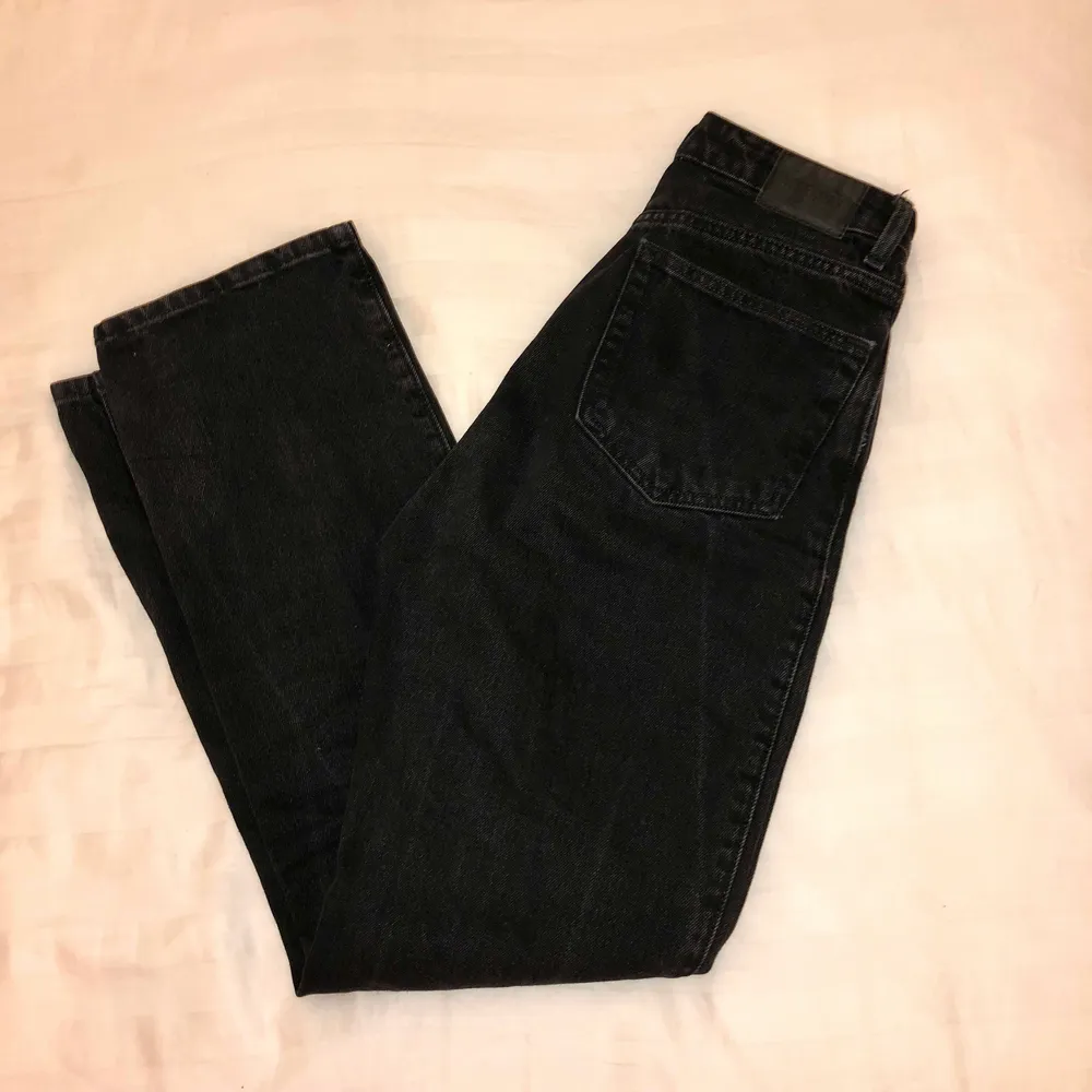 Raka jeans från Weekday i modellen rowe💞 storlek 24/30. Jeans & Byxor.