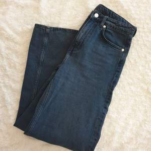 Ett par ACE jeans från Weekday, strl w26 l30. Knappt använda :)💙 Köparen står för frakt