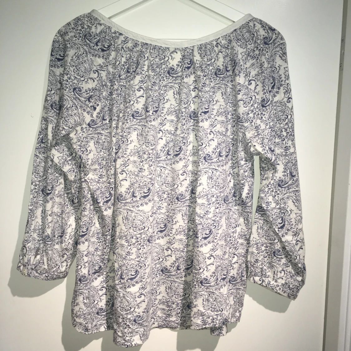 Söt blus med mönster - 90