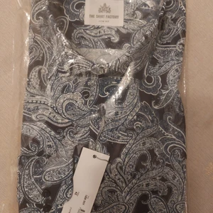 NEW! The Shirt Factory Paisley Shirt 42 - Brand New Premium Quality Shirt by the Shirt Factory. Size 42. Slim Fit. Comes with original gift bag. 