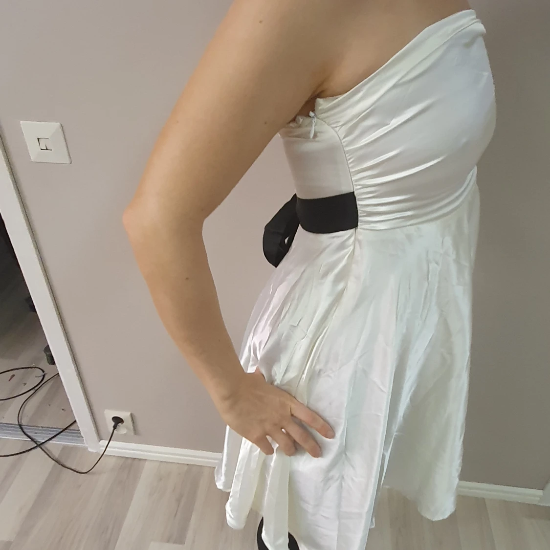 Klänning axelbandslös stl 36/38 - 90